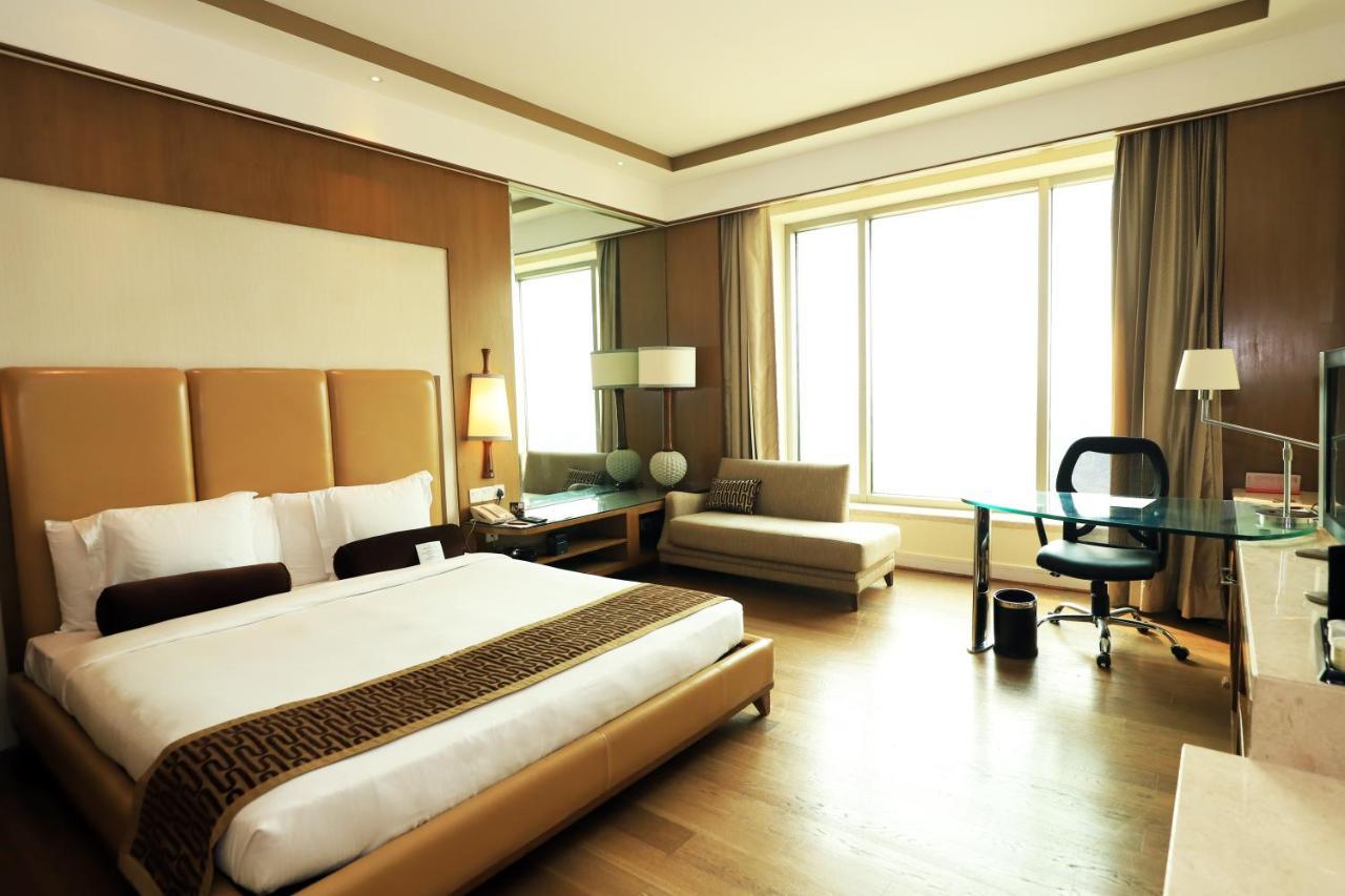 Hotel Crowne Plaza New Delhi Okhla By Ihg Exterior foto