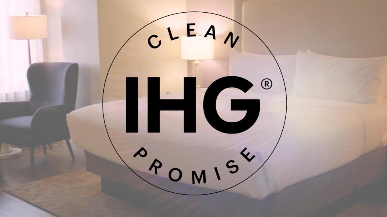 Hotel Crowne Plaza New Delhi Okhla By Ihg Exterior foto IHG Clean Promise logo
