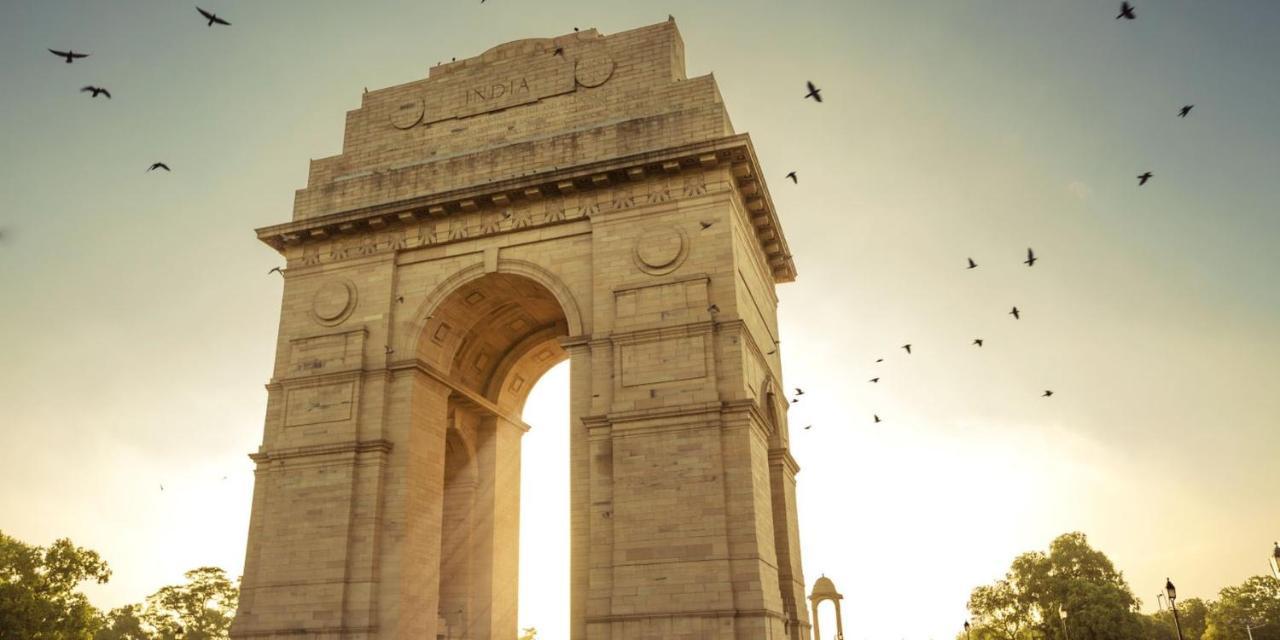 Hotel Crowne Plaza New Delhi Okhla By Ihg Exterior foto India Gate