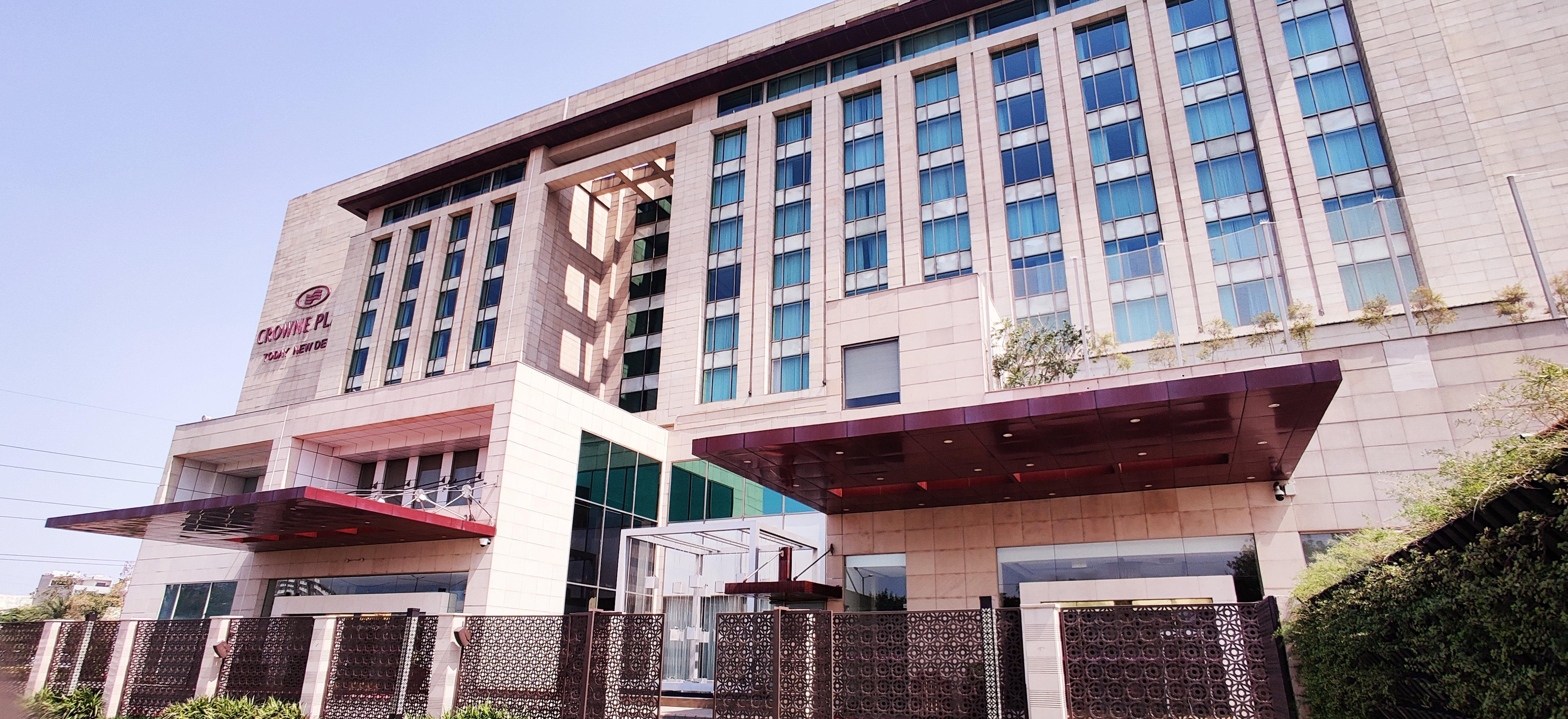 Hotel Crowne Plaza New Delhi Okhla By Ihg Exterior foto The University of Lahore