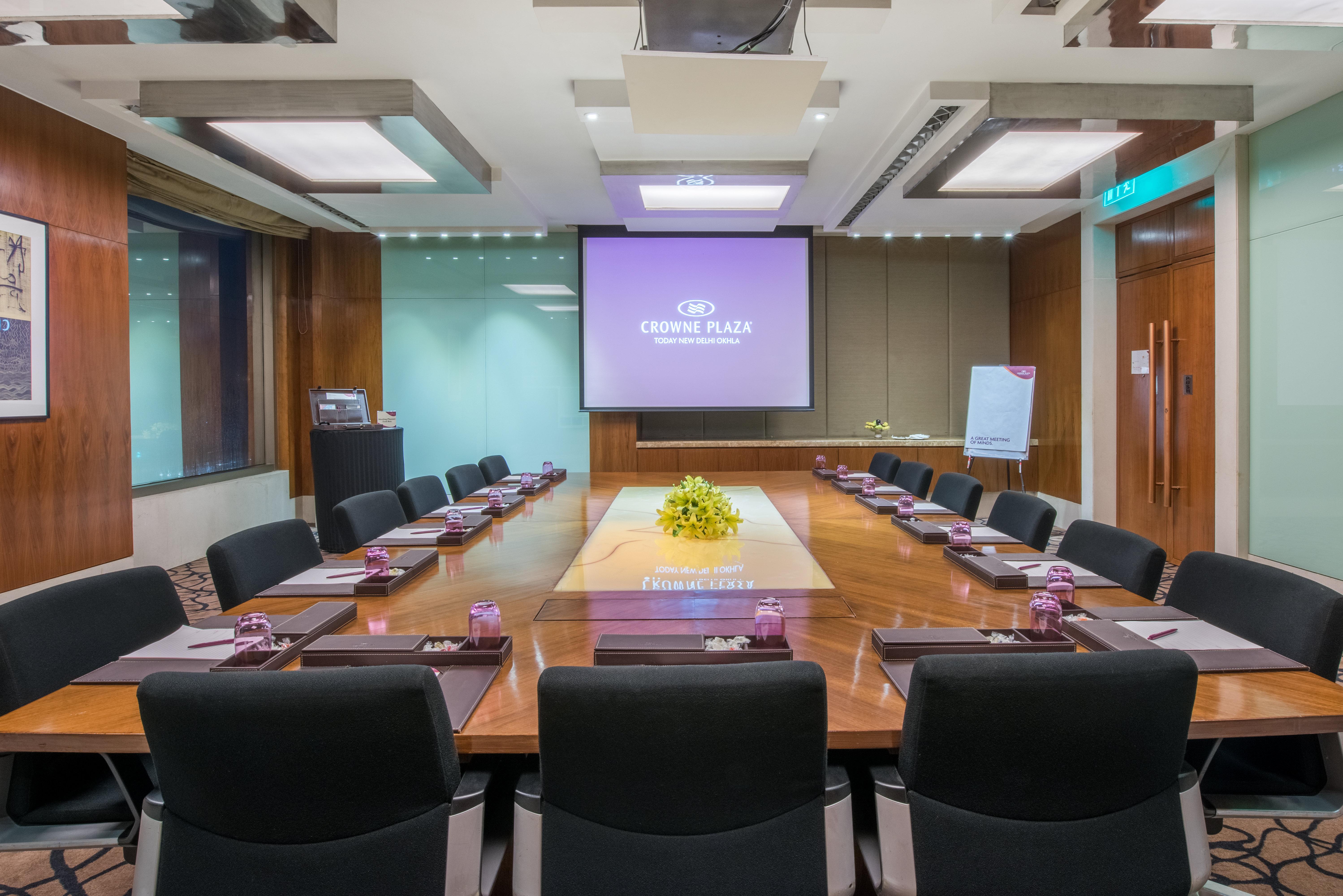 Hotel Crowne Plaza New Delhi Okhla By Ihg Exterior foto Meeting room at Crowne Plaza
