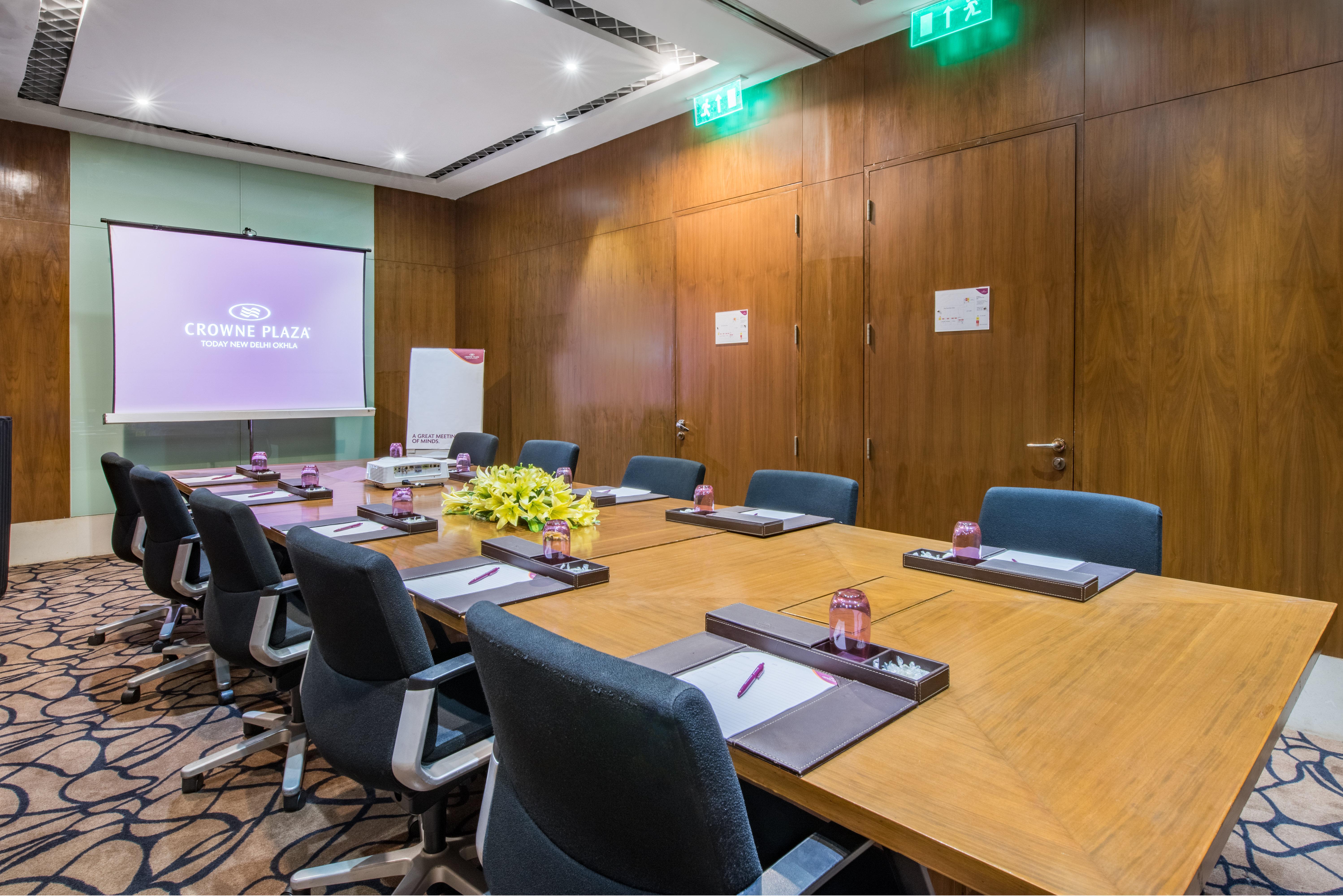 Hotel Crowne Plaza New Delhi Okhla By Ihg Exterior foto Meeting room
