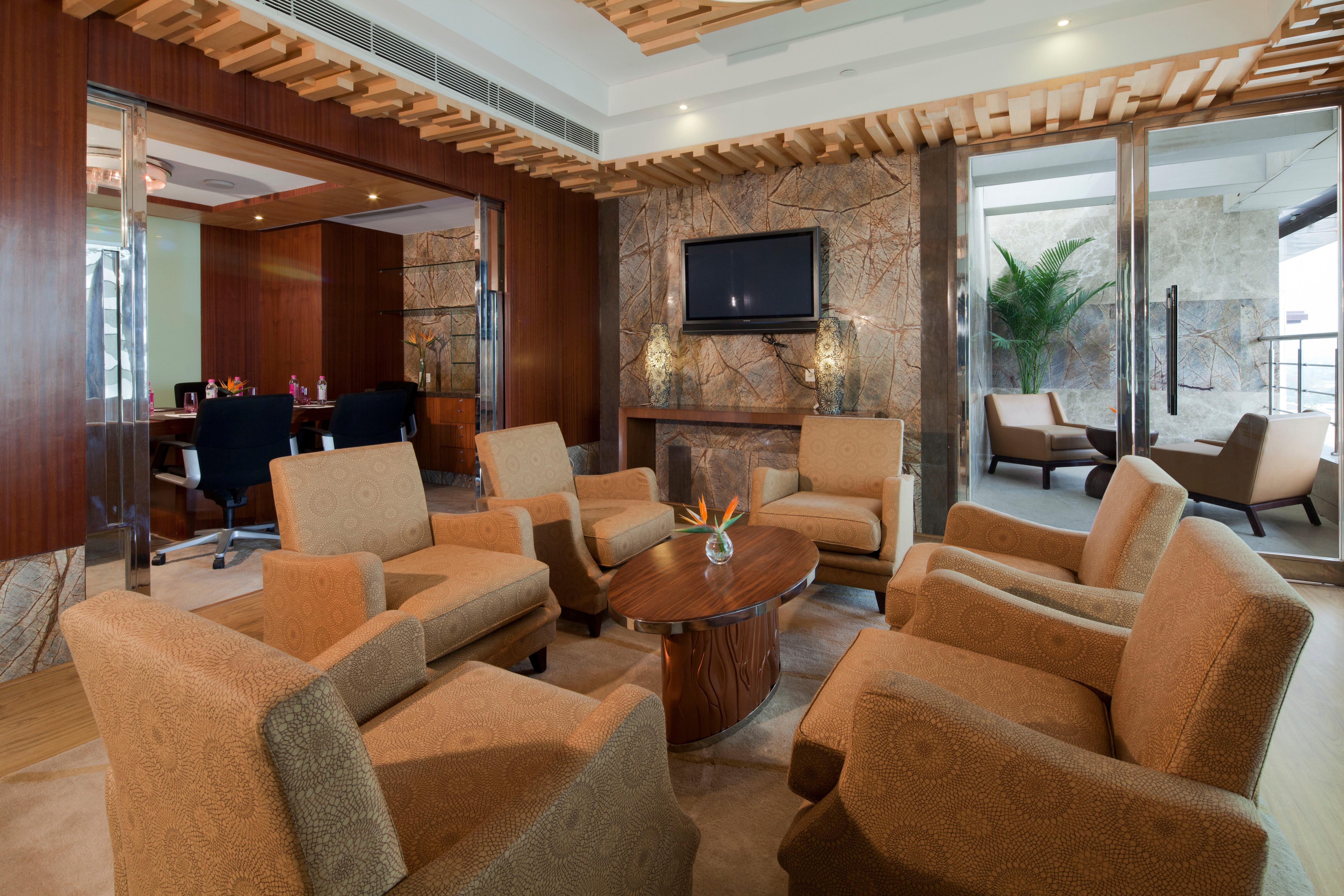 Hotel Crowne Plaza New Delhi Okhla By Ihg Exterior foto The lounge at the airport