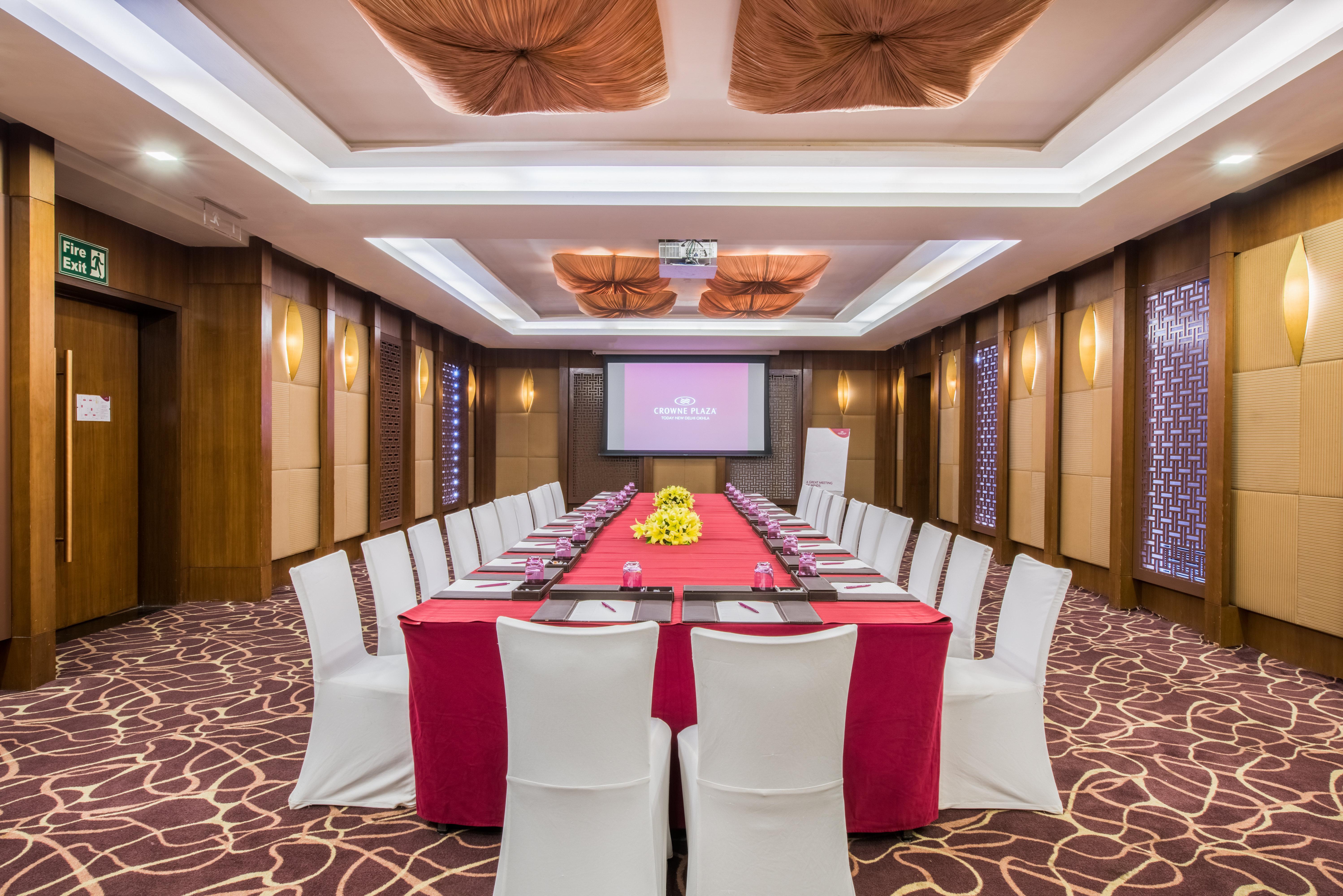 Hotel Crowne Plaza New Delhi Okhla By Ihg Exterior foto Meeting room