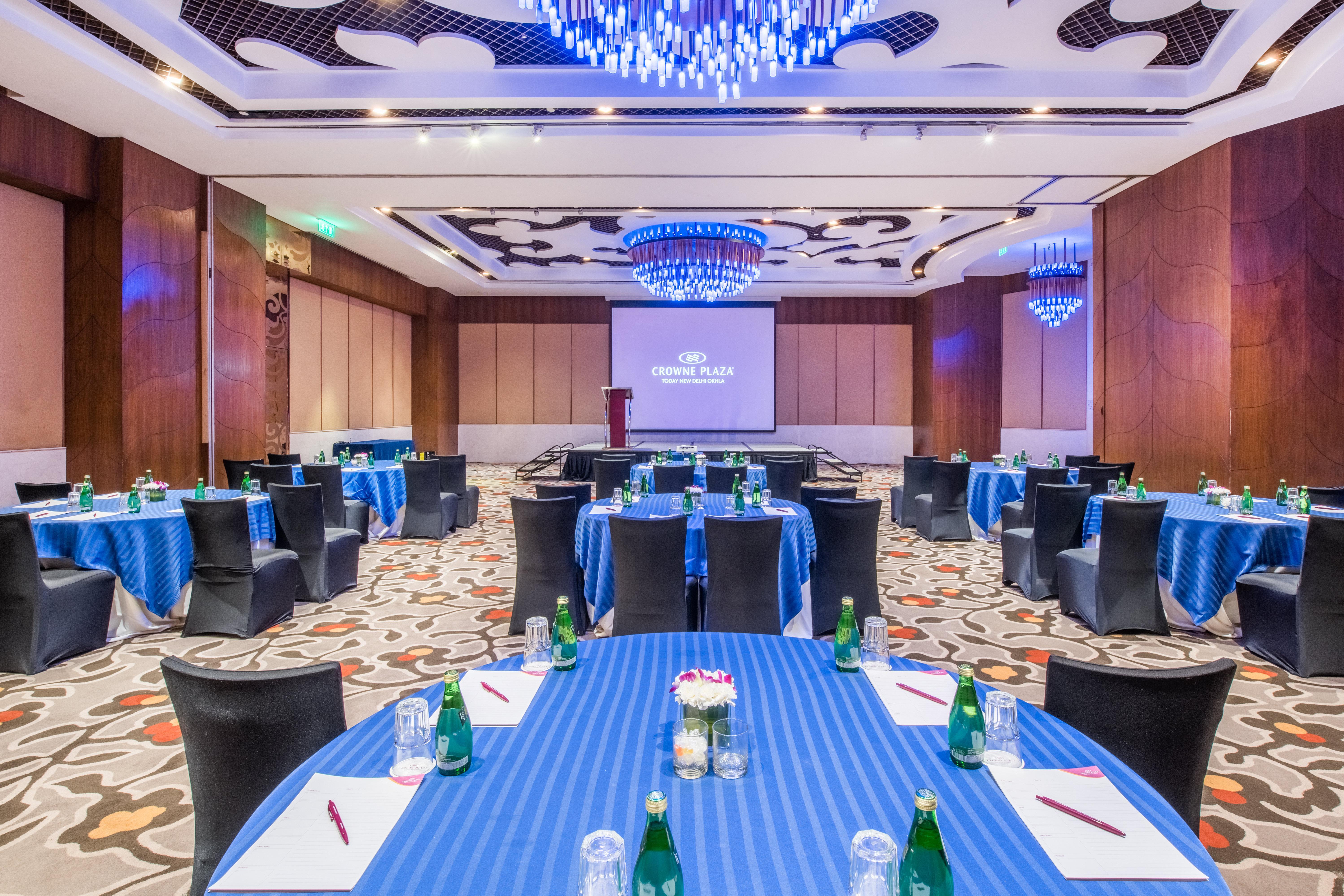 Hotel Crowne Plaza New Delhi Okhla By Ihg Exterior foto Meeting room