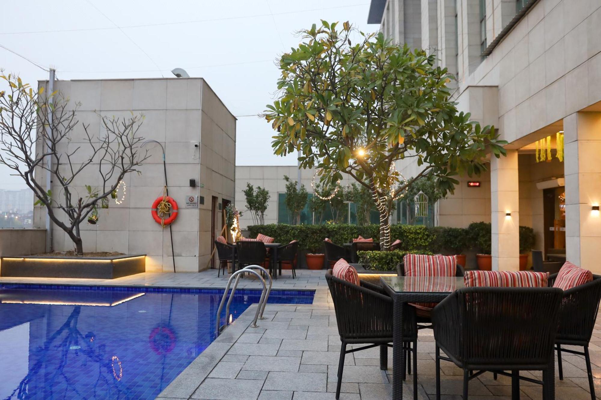 Hotel Crowne Plaza New Delhi Okhla By Ihg Exterior foto The Park, New Delhi